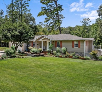 Lake Home ActiveUnderContr in Seneca, South Carolina