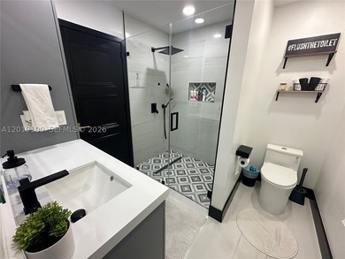 Welcome to this fully reimagined luxury residence in Davie - photo 22