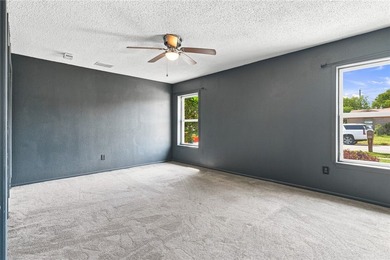 Lovingly cared for over the years, this spacious 2,214 sq ft - photo 23