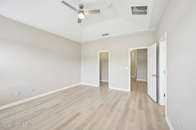 Welcome to this beautiful townhome offering 3 spacious bedrooms - photo 23