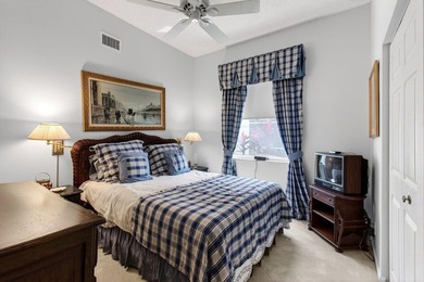 This well-maintained 2BR+Den villa offers a seamless floor plan - photo 23