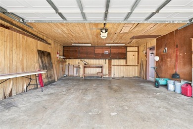 Lovingly cared for over the years, this spacious 2,214 sq ft - photo 25
