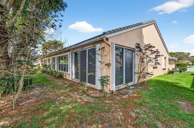 This well-maintained 2BR+Den villa offers a seamless floor plan - photo 25