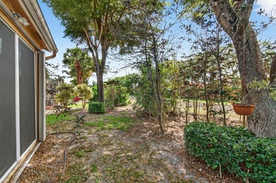 This well-maintained 2BR+Den villa offers a seamless floor plan - photo 26
