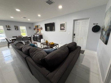 Welcome to this fully reimagined luxury residence in Davie - photo 27