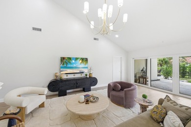 Welcome to this newly renovated Mediterranean/Spanish-style one - photo 29