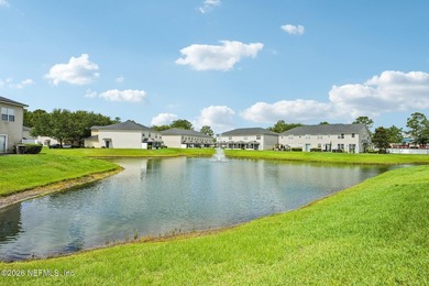 Welcome to this beautiful townhome offering 3 spacious bedrooms - photo 32