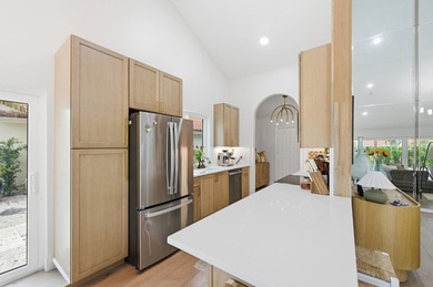 Welcome to this newly renovated Mediterranean/Spanish-style one - photo 35