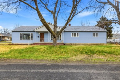 Lake Home For Sale in Richland, Washington