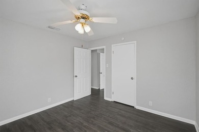 Beautifully updated and move-in ready! This charming home - photo 14