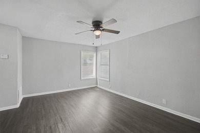 Beautifully updated and move-in ready! This charming home - photo 19