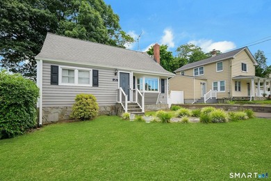 Beautifully updated and deceptively spacious, this move-in ready - photo 2