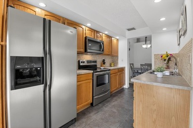 Location, location! This well-maintained 3-bedroom, 2.5-bath - photo 11