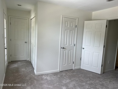 Desirable end unit 2BR/2.5BA townhouse with stylish updates - photo 13