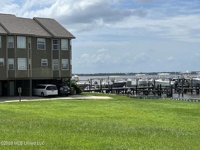 Desirable end unit 2BR/2.5BA townhouse with stylish updates - photo 17