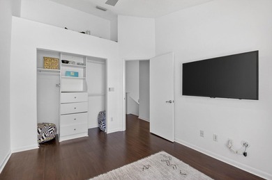 Location, location! This well-maintained 3-bedroom, 2.5-bath - photo 21