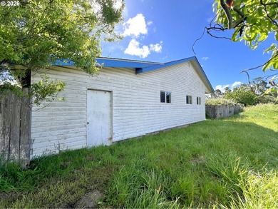 Enjoy the ultimate Oregon coastal lifestyle! // Located just - photo 4