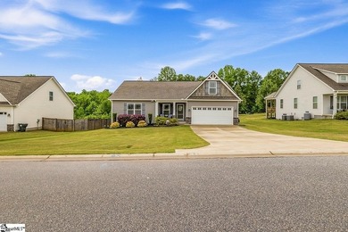 Welcome to 740 Hammett Pointe Court in Lyman, where peaceful - photo 2