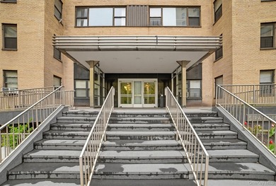 Welcome to 1 Fordham Hill Oval, Apartment #12A - a bright and - photo 5