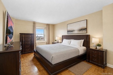 Welcome to 1 Fordham Hill Oval, Apartment #12A - a bright and - photo 10