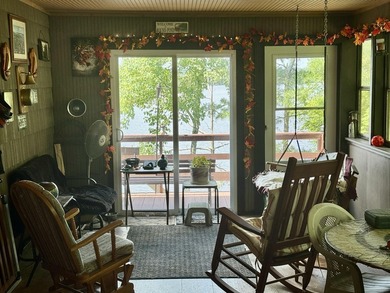 Enjoy lake life in this 3 BR 2 bath waterfront home on pristine - photo 31