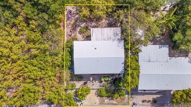 Located in the peaceful National Key Deer Refuge, this charming - photo 34