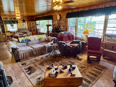 Enjoy lake life in this 3 BR 2 bath waterfront home on pristine - photo 34