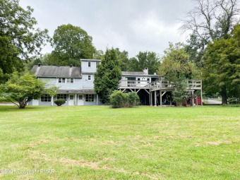 (private lake) Home For Sale in Stroudsburg Pennsylvania