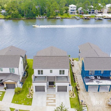 Welcome to Waterways!! This beautiful, custom built 3 bed 3.5 - photo 1