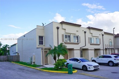 Stunning 3-Bedroom Townhouse 2 baths in the Puerto Bello - photo 2
