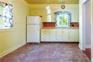 Welcome to 58 Coventry Avenue! Nestled in the highly desired - photo 9