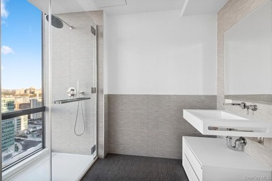 A Sanctuary in the Sky: Exquisite Full-Floor Penthouse with 3 - photo 15