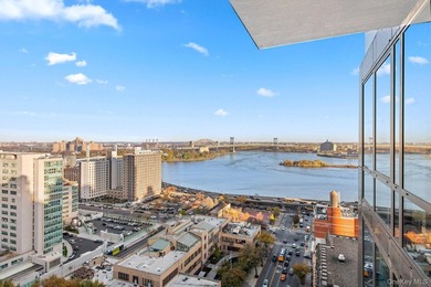 A Sanctuary in the Sky: Exquisite Full-Floor Penthouse with 3 - photo 17