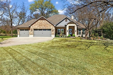 Cedar Creek Lake Home For Sale in Kemp Texas
