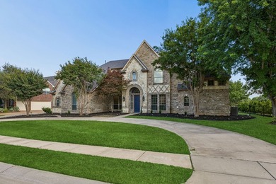 Nestled on a sprawling 0.509 acre corner lot within a cul-de-sac - photo 2