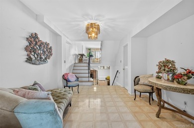 Large Semi-Detached 2 Family House In The Heart Of Bayside - photo 4