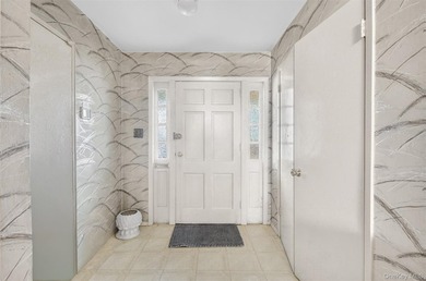 Large Semi-Detached 2 Family House In The Heart Of Bayside - photo 6