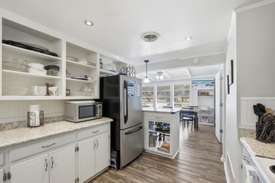 Coastal Cottage in a Prime Beach Town! Fall in love with this - photo 13