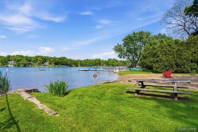 Move in ready ranch on a corner lot with lake access. This home - photo 22