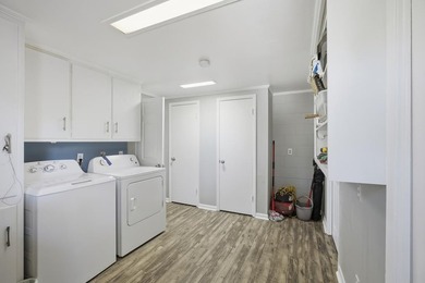 Coastal Cottage in a Prime Beach Town! Fall in love with this - photo 23
