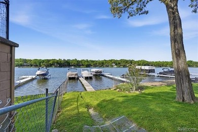 Move in ready ranch on a corner lot with lake access. This home - photo 23