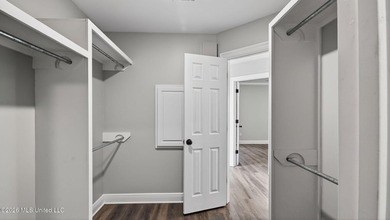 Seller is offering $5000 in buyer closing costs! Like-New Home - photo 26