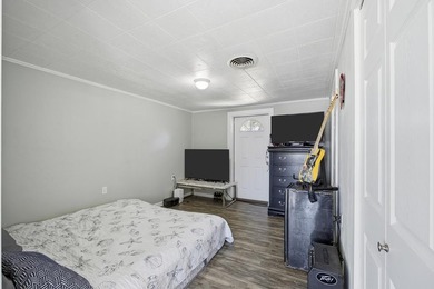 Coastal Cottage in a Prime Beach Town! Fall in love with this - photo 27