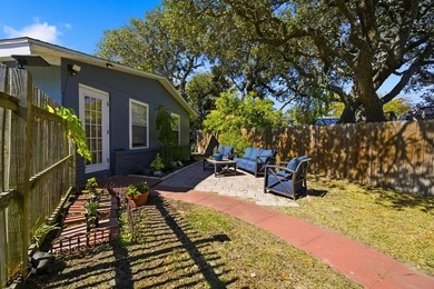 Coastal Cottage in a Prime Beach Town! Fall in love with this - photo 29