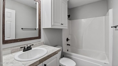 Seller is offering $5000 in buyer closing costs! Like-New Home - photo 30
