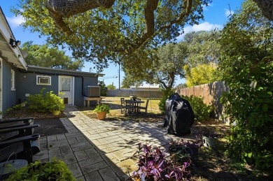 Coastal Cottage in a Prime Beach Town! Fall in love with this - photo 31