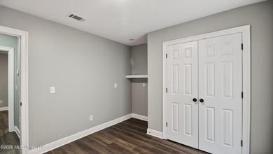 Seller is offering $5000 in buyer closing costs! Like-New Home - photo 32
