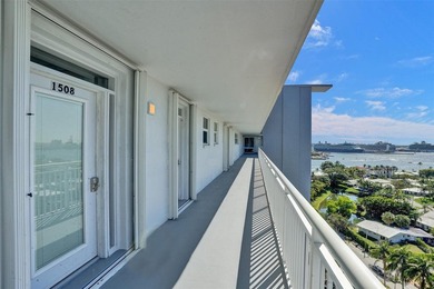 Beautifully updated 1-bed, 1-bath condo in the coveted Harbour - photo 6
