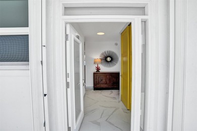Beautifully updated 1-bed, 1-bath condo in the coveted Harbour - photo 7