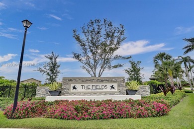 A like-new townhome with beautiful lake views in the highly - photo 2